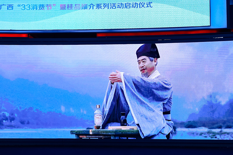 “徐霞客”于廣西山水間品嘗“桂酒”。主辦方供圖