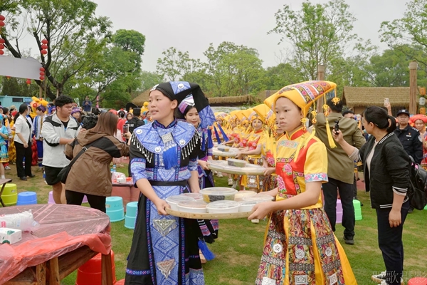 百家宴。周文虹攝