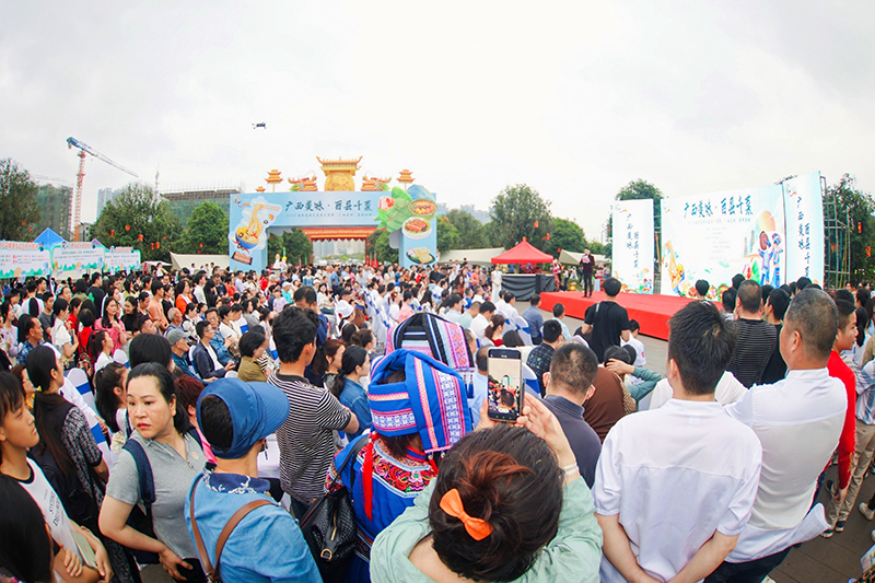 活動(dòng)現(xiàn)場(chǎng)人山人海。廣西壯族自治區(qū)文化和旅游廳供圖