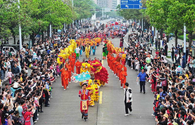 巡游隊伍。來賓市融媒體中心供圖