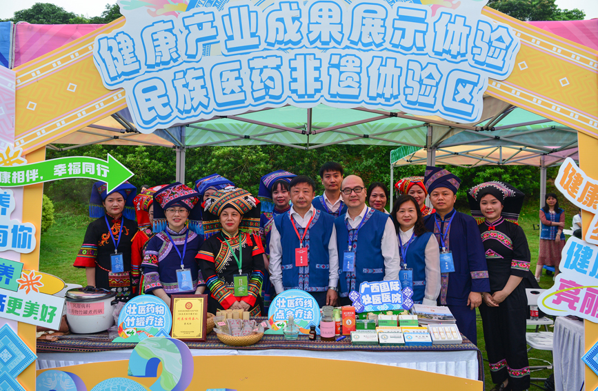 民族醫(yī)藥非遺體驗區(qū)。