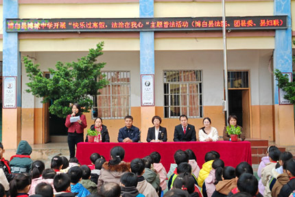 博白縣法院聯(lián)合團(tuán)縣委、縣婦聯(lián)開展“法治宣傳進(jìn)校園”主題普法活動博白縣法院將立足未成年人法治需求，不斷推進(jìn)法治進(jìn)校園走深走實，以潤物無聲的司法保護(hù)溫度，讓每個少年的美好青春向陽而生、美麗綻放?！驹敿?xì)】 