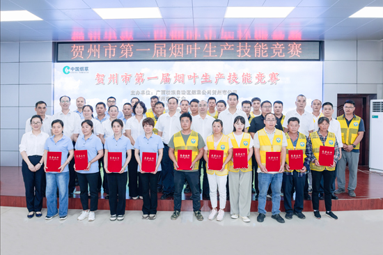 全體獲獎(jiǎng)選手合影。毛崗攝