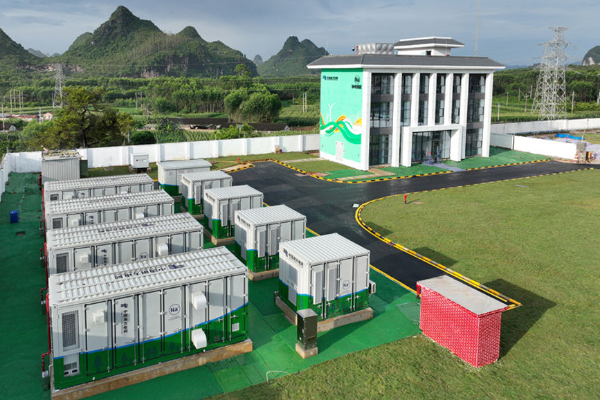 大容量鈉離子電池儲能電站——伏林鈉離子電池儲能電站在廣西南寧投運(yùn)。梁磊攝