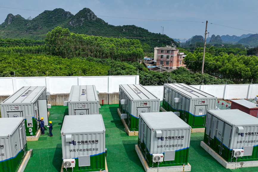 大容量鈉離子電池儲能電站——伏林鈉離子電池儲能電站在廣西南寧投運。馬華斌攝