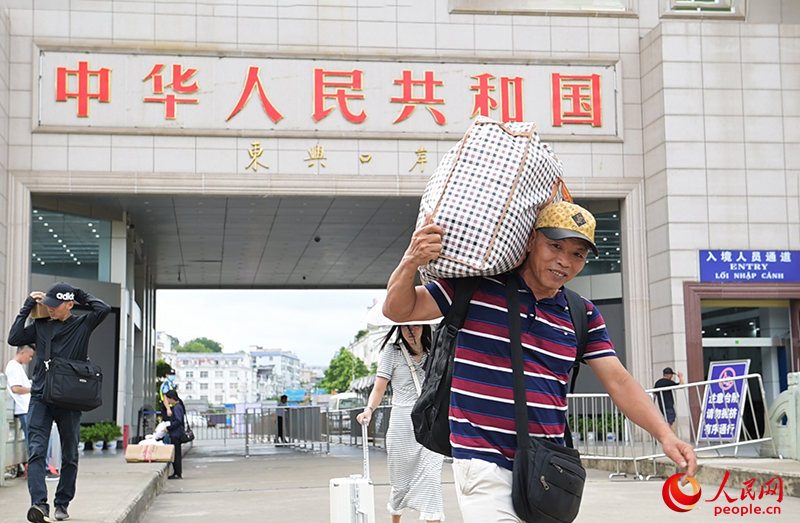 越南游客滿載而歸。人民網 雷琦竣攝