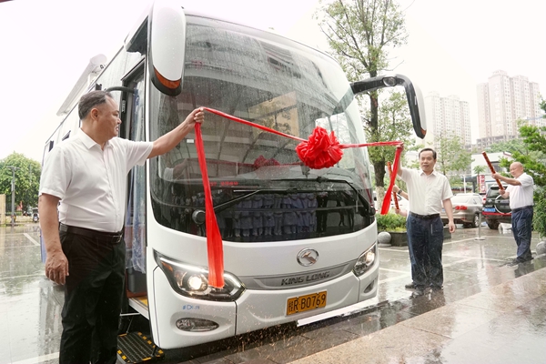 港北區(qū)人民醫(yī)院多功能體檢車(chē)啟用儀式。