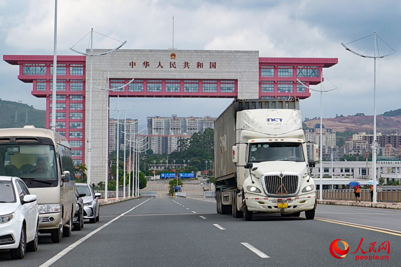 東興口岸北侖河二橋。人民網(wǎng) 雷琦竣攝