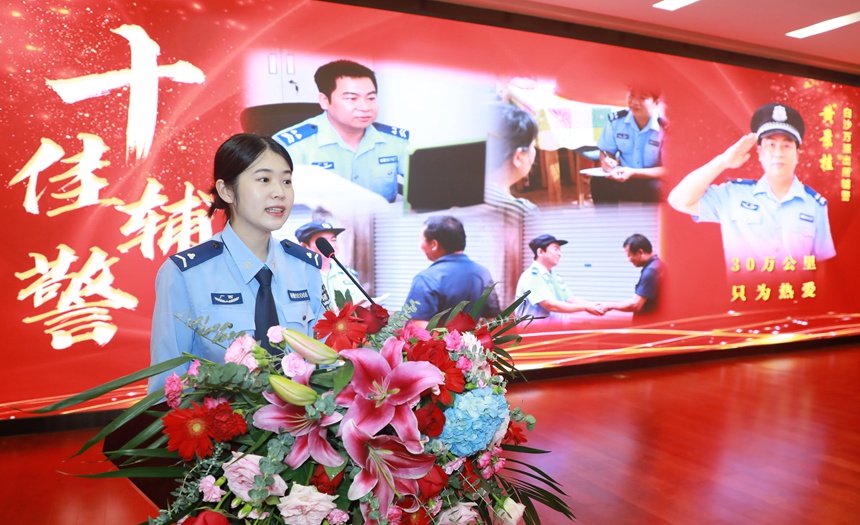 講述“十佳”代表先進(jìn)事跡