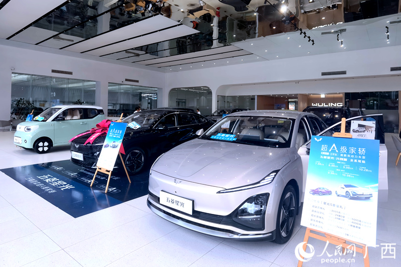汽車經(jīng)銷門店。人民網(wǎng)記者 陳燕攝