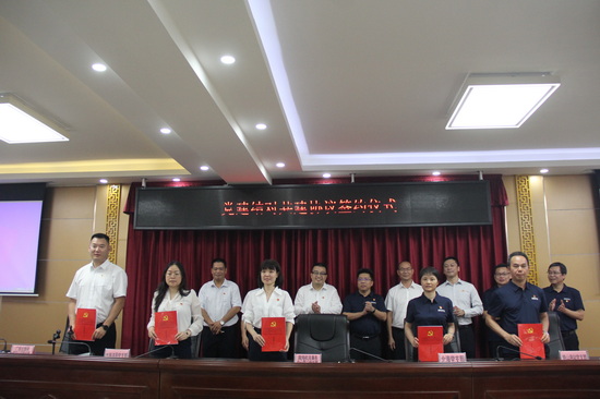 5個黨支部在防城港簽訂共建協(xié)議書。陳飛霞攝