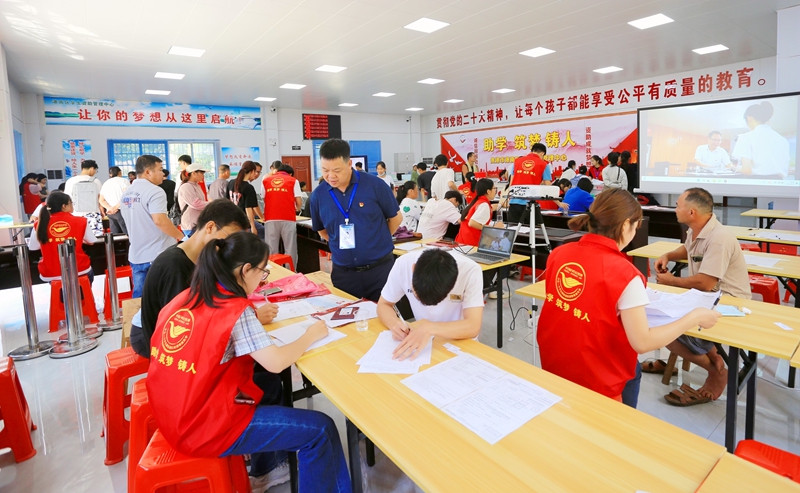 今年以來港南區(qū)發(fā)放學(xué)生資助款1500余萬元