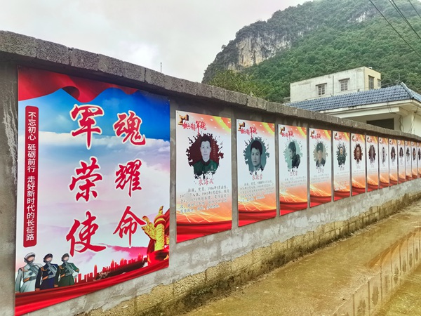 足回屯軍人主題文化長(zhǎng)廊一角。岑秀杯攝