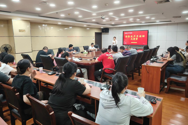 理論知識培訓(xùn)現(xiàn)場。