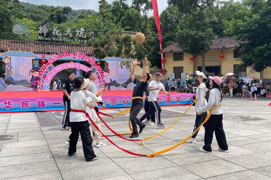圖四 羅城組織青年大學(xué)生參加民族團(tuán)結(jié)進(jìn)步創(chuàng)建活動(dòng)