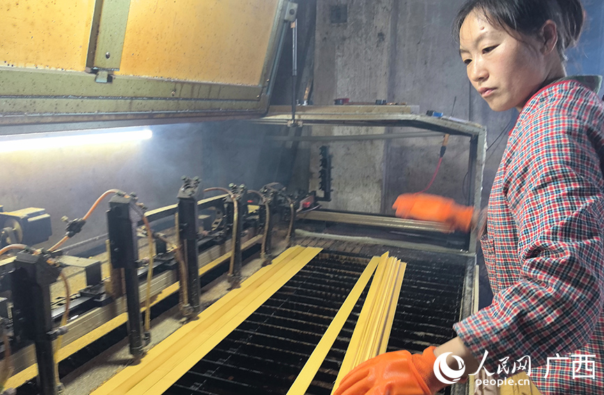 竹制品生產(chǎn)車間。人民網(wǎng) 付華周攝