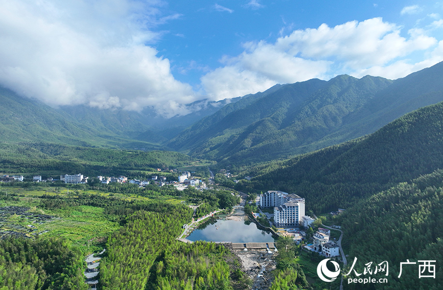 漓江源大峽谷竹海美麗如畫。人民網(wǎng) 付華周攝