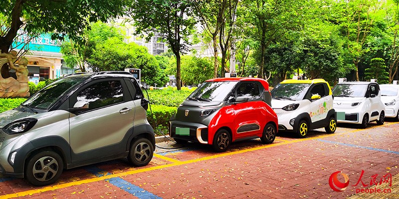 小巧靈便的“剁椒魚頭”車。人民網(wǎng) 付華周攝