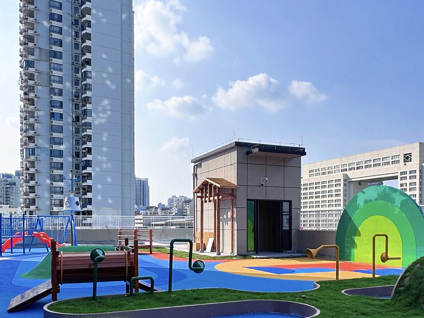 南寧市第二婦幼保健院濱湖托育園室外活動場地。潘曉倩攝
