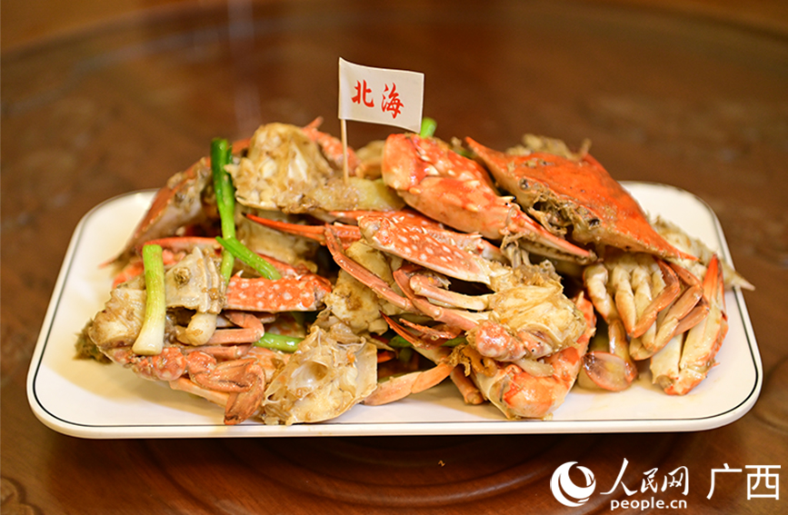 姜蔥炒蟹。人民網(wǎng) 雷琦竣攝