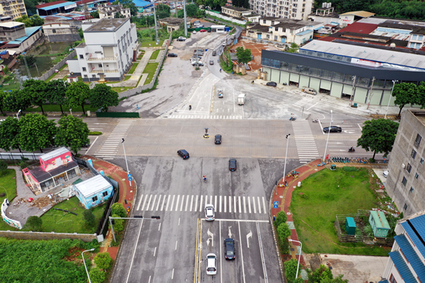 靈峰南路與鐘山中路交叉路口改造后。
