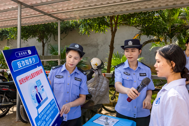 同學們積極回答問題。零達軍攝