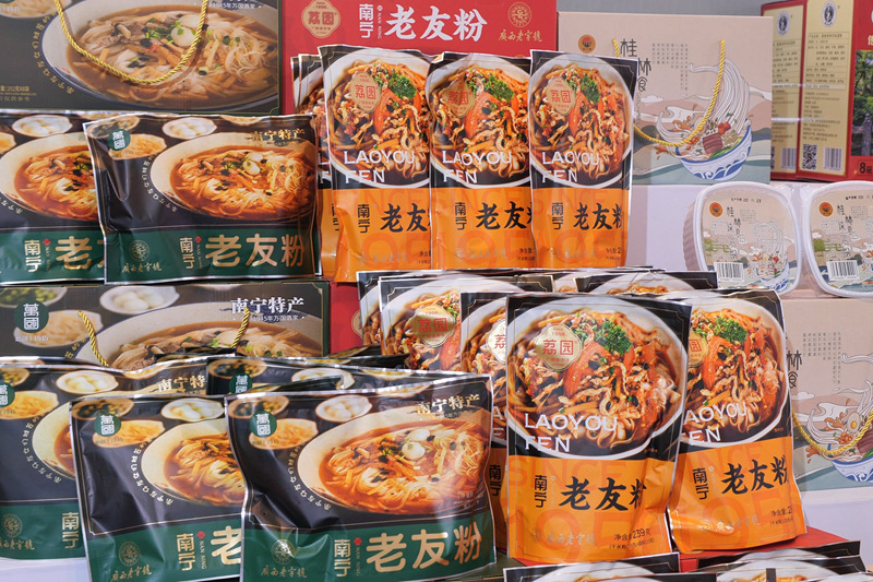 袋包裝老友粉。廣西商務(wù)廳供圖