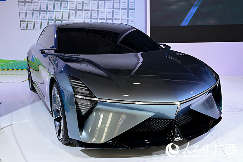 上汽通用五菱的新能源概念車“東盟之光”。人民網(wǎng) 雷琦竣攝