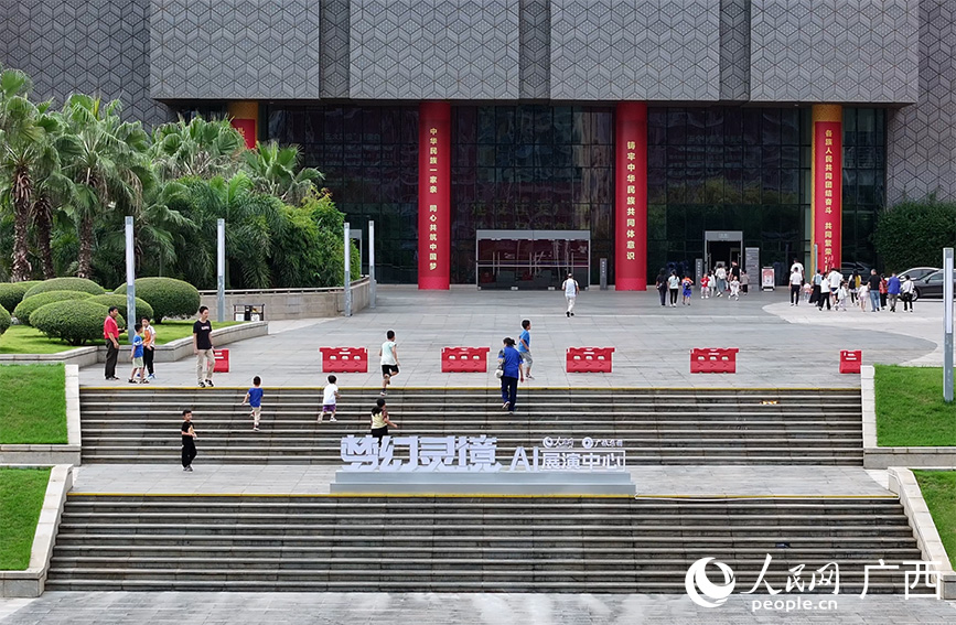 “夢(mèng)幻靈境”AI展演中心。人民網(wǎng) 雷琦竣攝