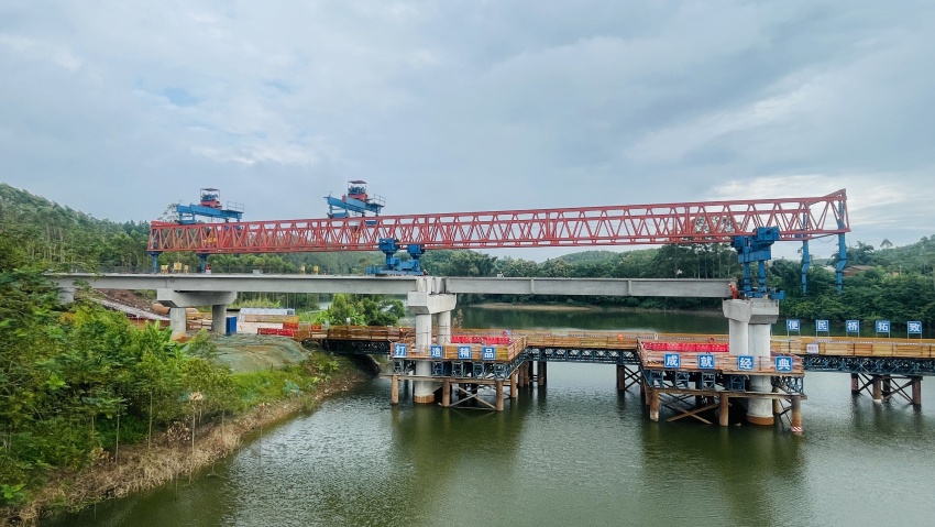 雙魚良橋建設現(xiàn)場。王曉巍攝