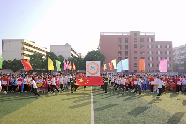 田徑運動會開幕式現(xiàn)場。