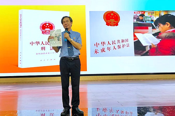 郭耀海在北海市中等職業(yè)技術(shù)學(xué)校進(jìn)行法治教育活動(dòng)