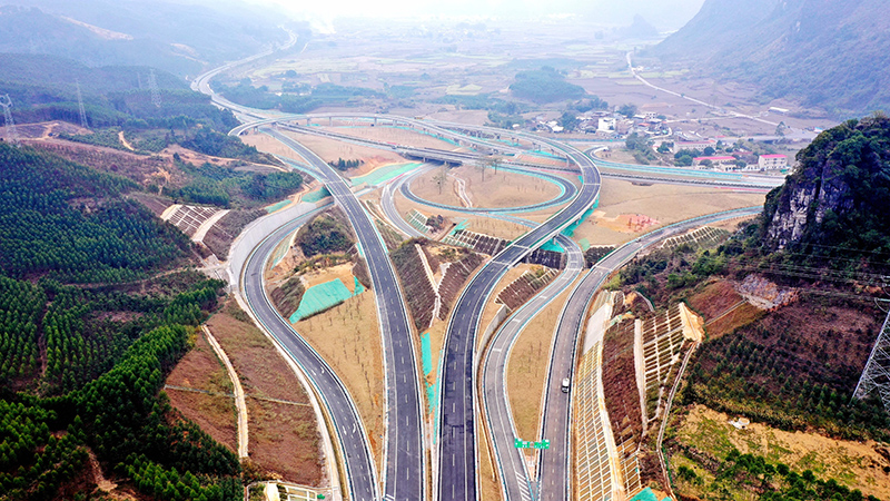 12月26日，俯瞰河荔高速公路德勝互通樞紐。高東風(fēng)攝