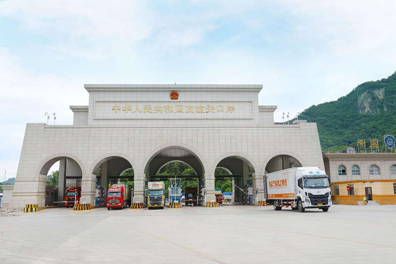 貨車從友誼關(guān)口岸入境。廣西商務(wù)廳供圖