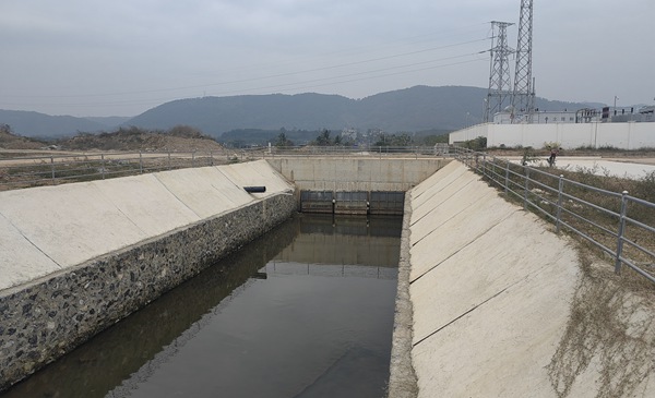 修建的雙創(chuàng)園項目排洪水門