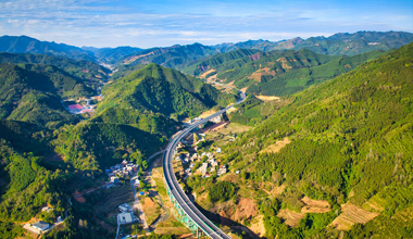 廣西路建集團(tuán)那平高速通車(chē) 匠造南疆國(guó)門(mén)精品工程