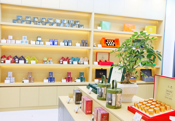 展示茉莉花產品。