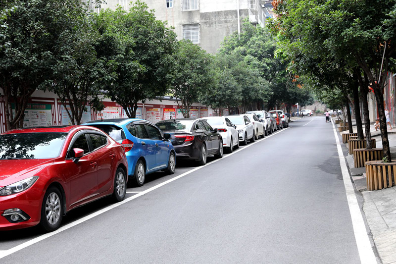 改善后的停車位。柳江區(qū)融媒體中心供圖