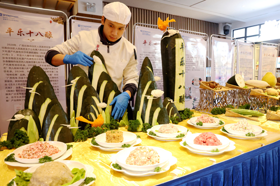 擺放展示的平樂十八釀食材。蘇桂攝