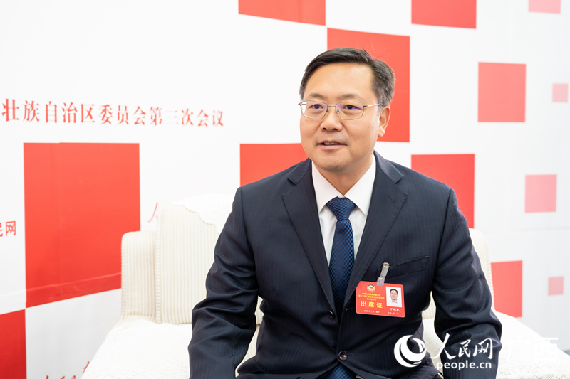 丁維民委員接受采訪。人民網(wǎng)記者 嚴(yán)立政攝