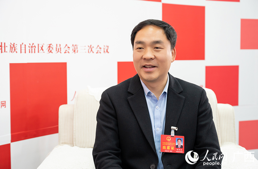 楊勝濤代表接受專訪。人民網(wǎng)記者 嚴(yán)立政攝