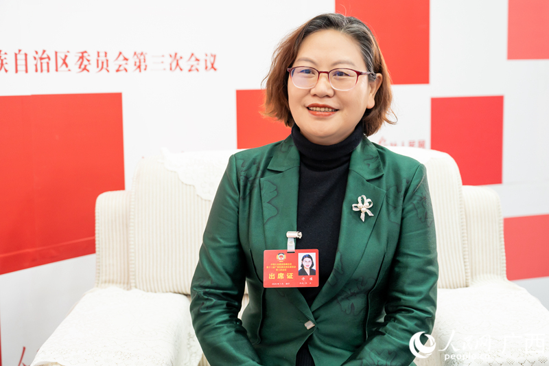 許瑾委員接受采訪。人民網(wǎng)記者 嚴立政攝