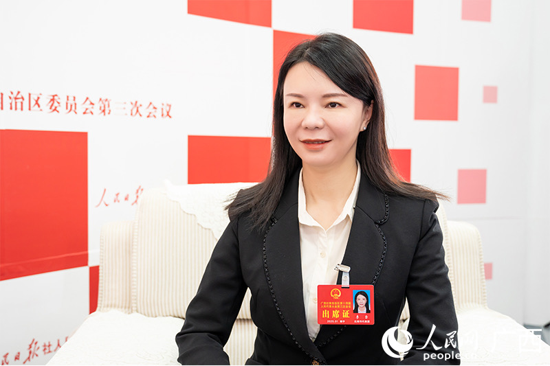 李雪代表接受專訪。人民網(wǎng)記者 嚴立政攝
