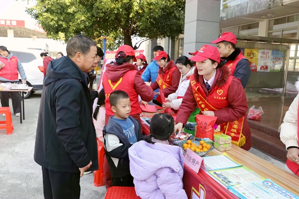 “金花班組”邀請(qǐng)司乘品嘗融安金桔。