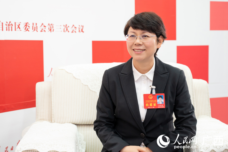 王鳳玲代表接受專訪。人民網(wǎng)記者 嚴立政攝