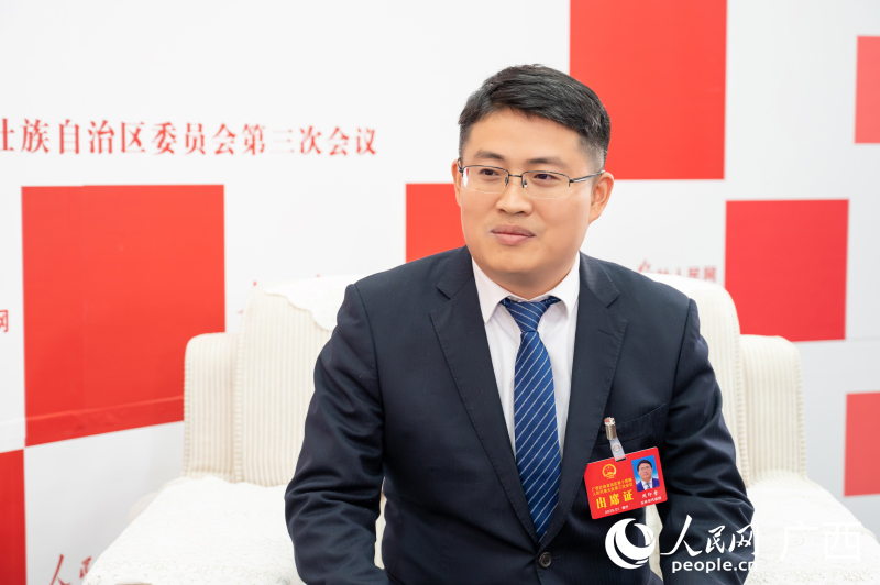 周印章代表接受專訪。人民網(wǎng)記者 嚴(yán)立政攝