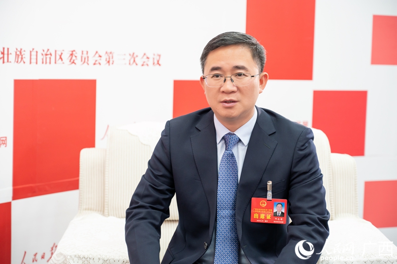 鄧忠耀代表接受專訪。人民網(wǎng)記者 嚴立政攝