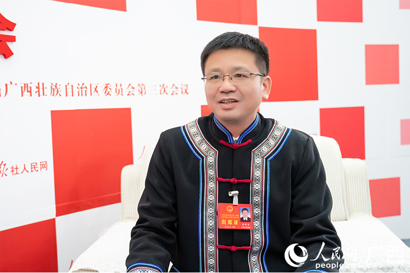 黃瑞吉代表接受專訪。人民網(wǎng)記者 嚴(yán)立政攝