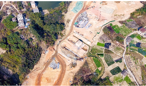 三塘總部經(jīng)濟基地規(guī)劃12路項目建設(shè)有序推進。記者黃維業(yè)攝
