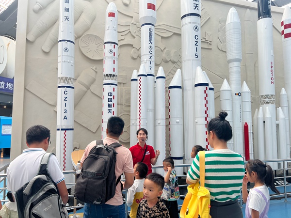 蛇年大吉之航天主題講解活動。南寧市科技館供圖